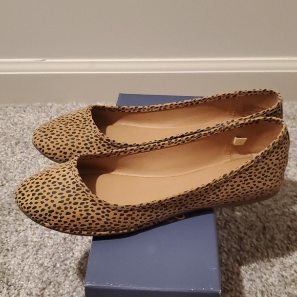 SOLD*****Spotted Flats - Picture 2 of 4
